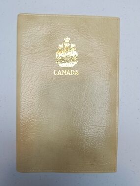 Vintage Buxton Oasis Leather Canadian Passport Travel Wallet Cream